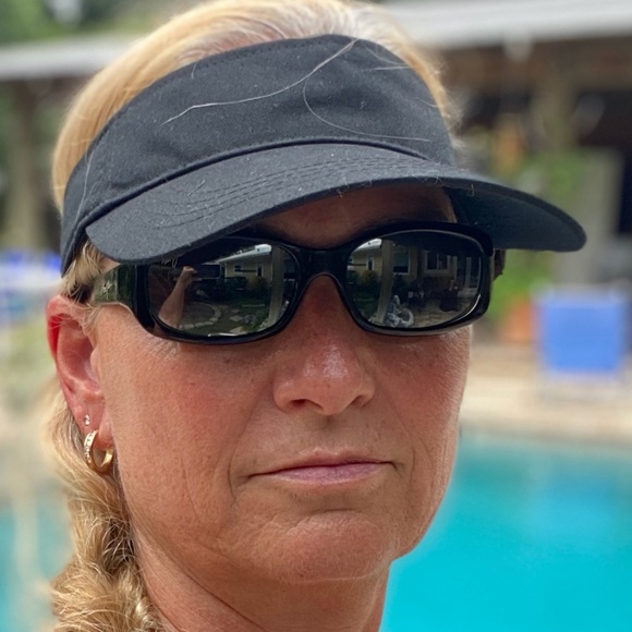 Meet your Posher, Lizsa - Picture 3 of 3